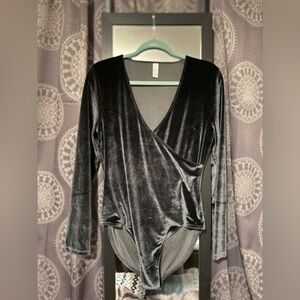 Cozy Grey/Black Bodysuit size XL.